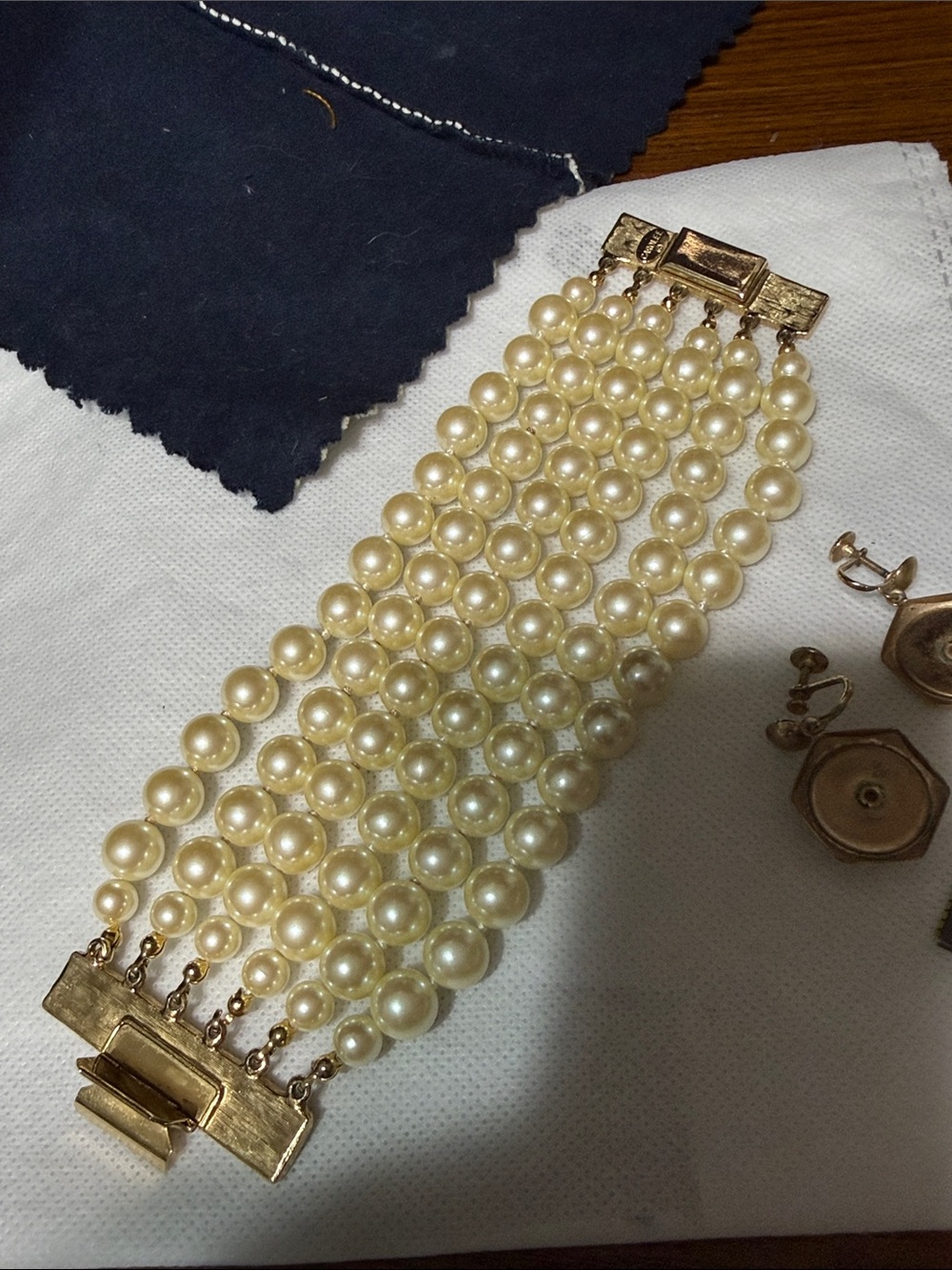 Carolee multi strand faux pear beaded bracelet 7 1/4” & screw back earrings - Picture 3 of 12